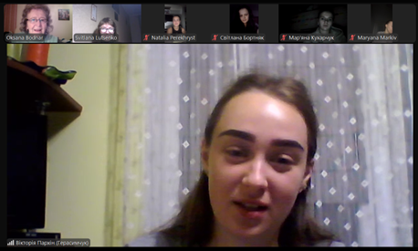 Магістрантка В. Пархіна обгрунтовує різницю між керівником і лідером.